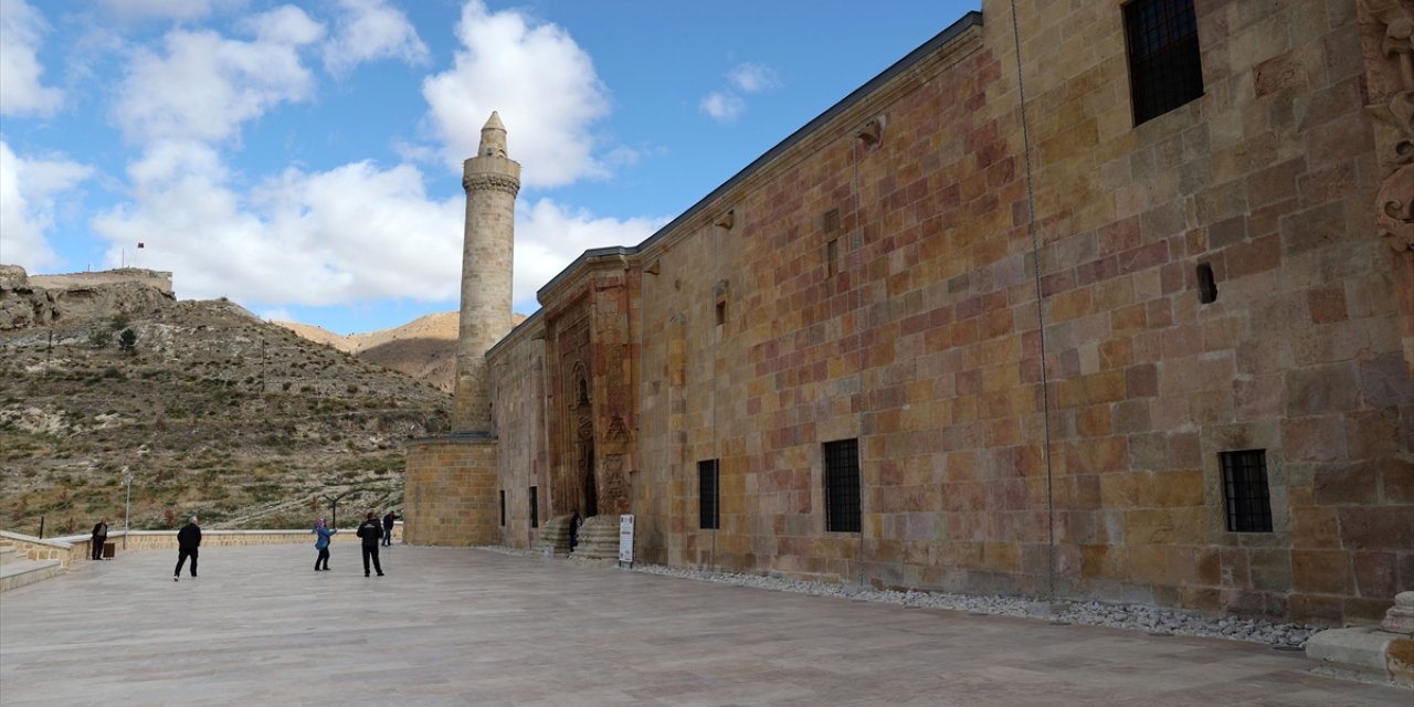 Divriği Ulu Camii ve Darüşşifası, restorasyonun ardından yaklaşık 40 bin kişiyi ağırladı