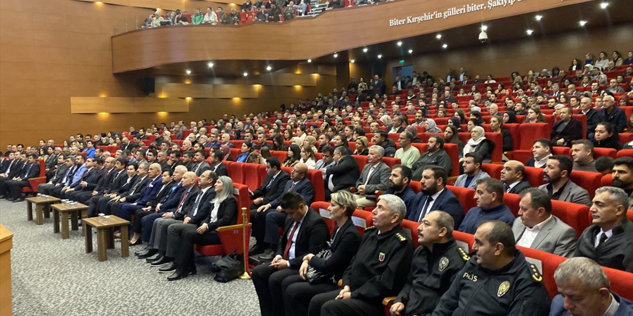 Kırşehir'de "Kamu Yönetiminde Etik ve Etik Davranış İlkeleri" konferansı düzenlendi