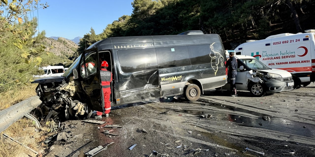 Fethiye'de zincirleme trafik kazasında 5 kişi yaralandı