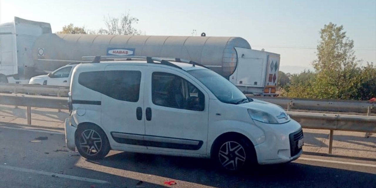 Bursa'da zincirleme trafik kazasında 9 kişi yaralandı