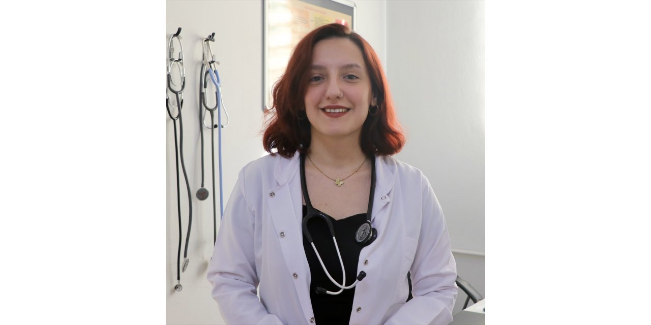 Anne babasının çalıştığı hastaneye doktor olarak atandı