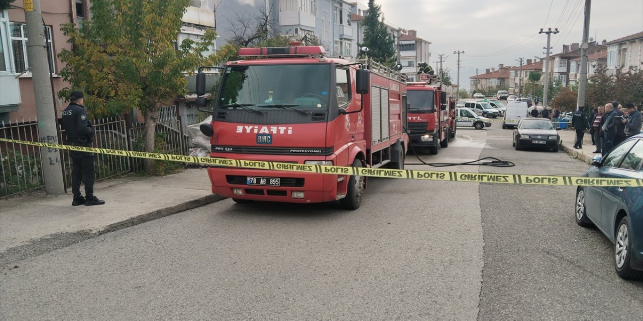 Karabük'te apartman dairesinde çıkan yangın söndürüldü