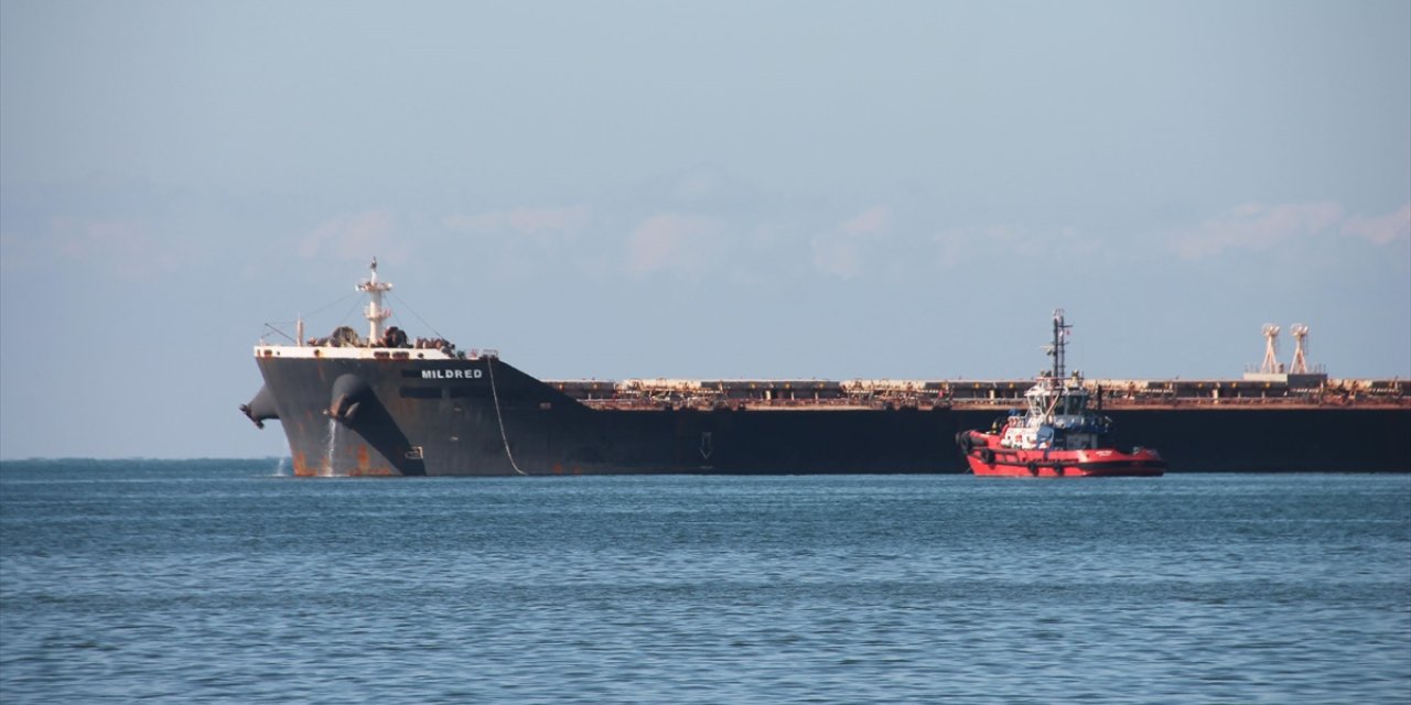 Zonguldak'ta kargo gemisi karaya oturdu