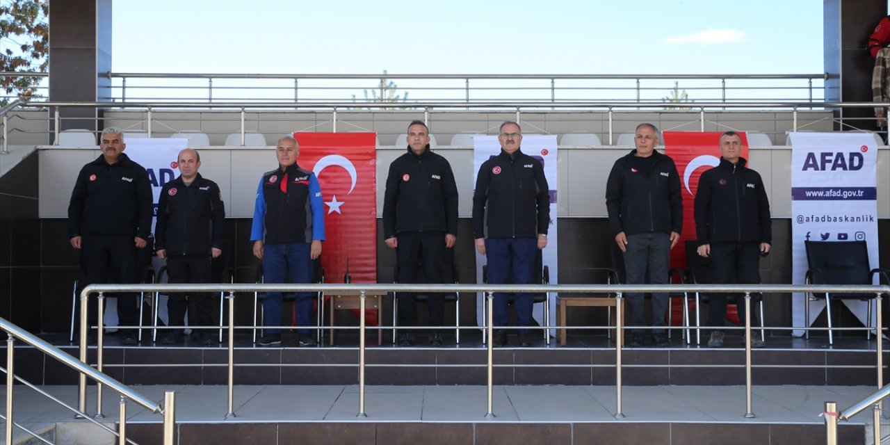 Van depreminin 13. yılında arama kurtarma tatbikatı yapıldı