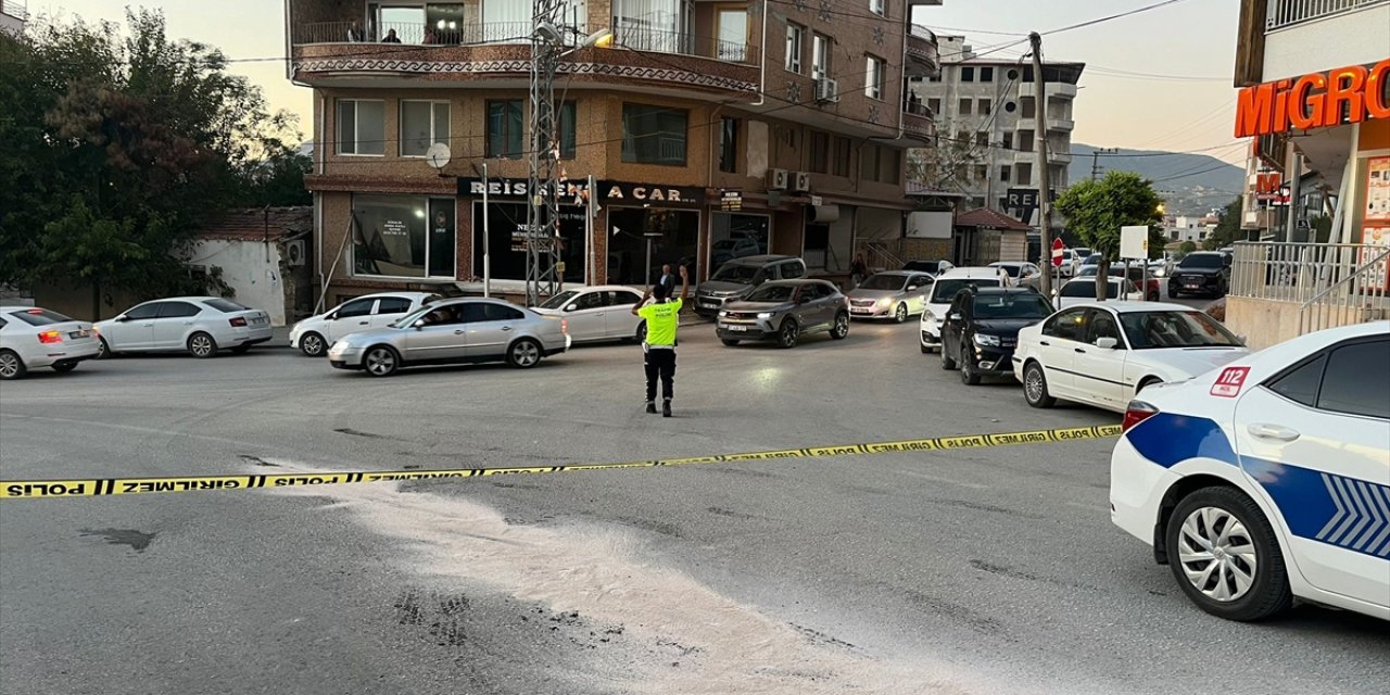 Hatay'da yola yağ akıtan kamyon şoförüne ceza kesildi