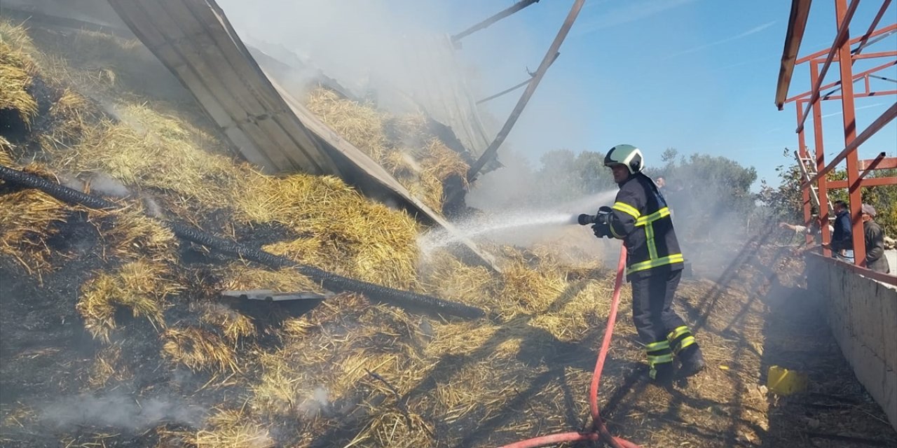 Burdur'da çıkan yangında 3 bin saman balyası yandı