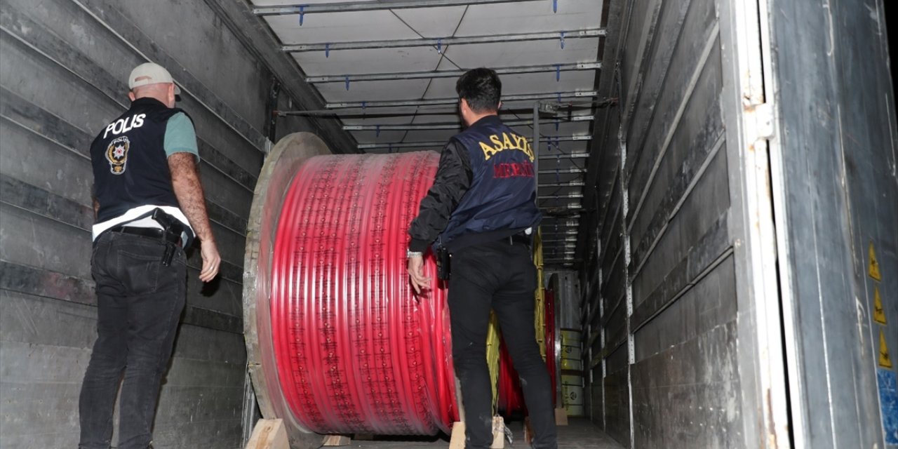 Mersin'de dolandırıcılık iddiasıyla yakalanan 2 şüpheli tutuklandı