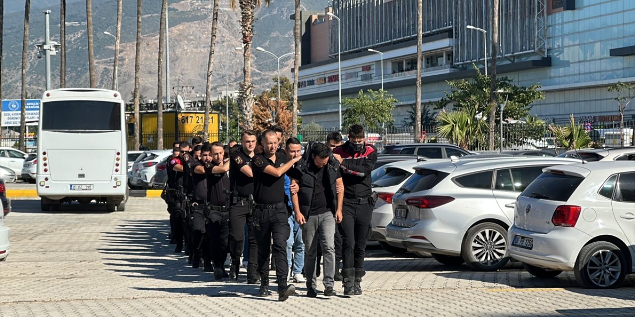 Hatay'da dolandırıcılık ve resmi belgede sahtecilik operasyonunda 20 şüpheli yakalandı