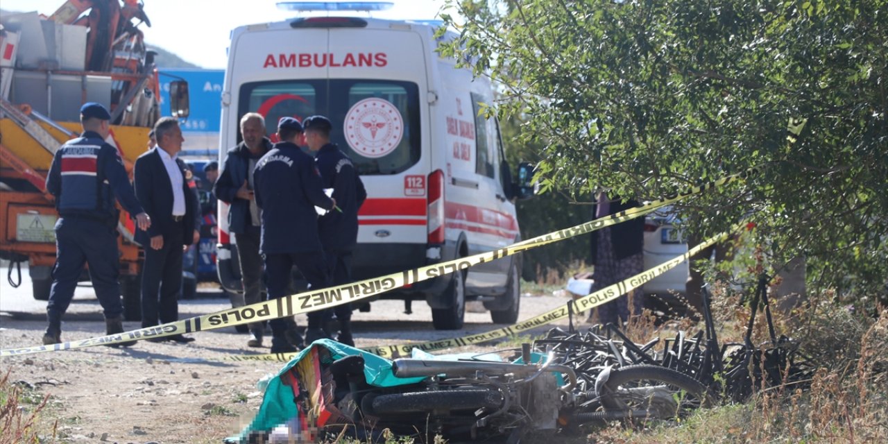 Burdur'da kediye çarpması sonucu şarampole devrilen motosiklet sürücüsü öldü