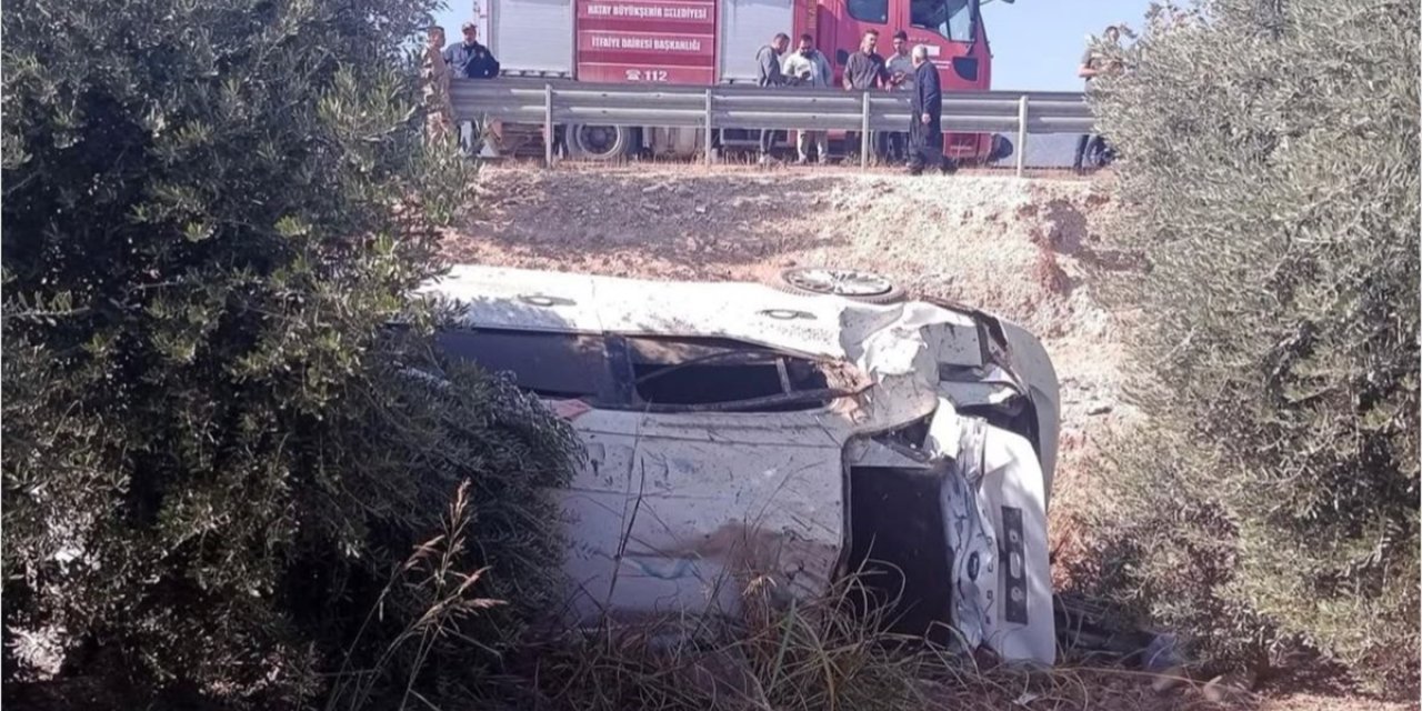 Hatay'da şarampole devrilen otomobildeki 5 kişi yaralandı