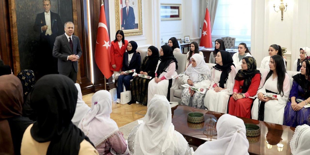 İçişleri Bakanı Yerlikaya, Şırnak'tan gelen şehit ve gazi ailelerini ağırladı