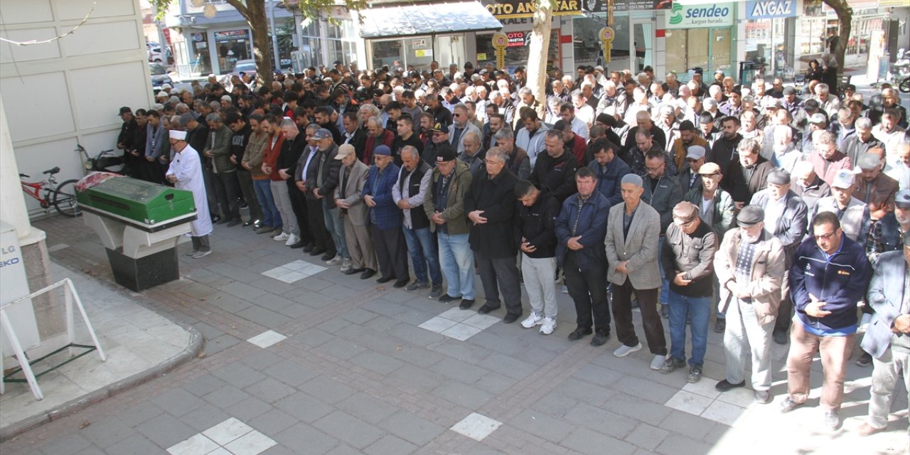 GÜNCELLEME - Konya'da eşi tarafından bıçakla öldüren kadın toprağa verildi