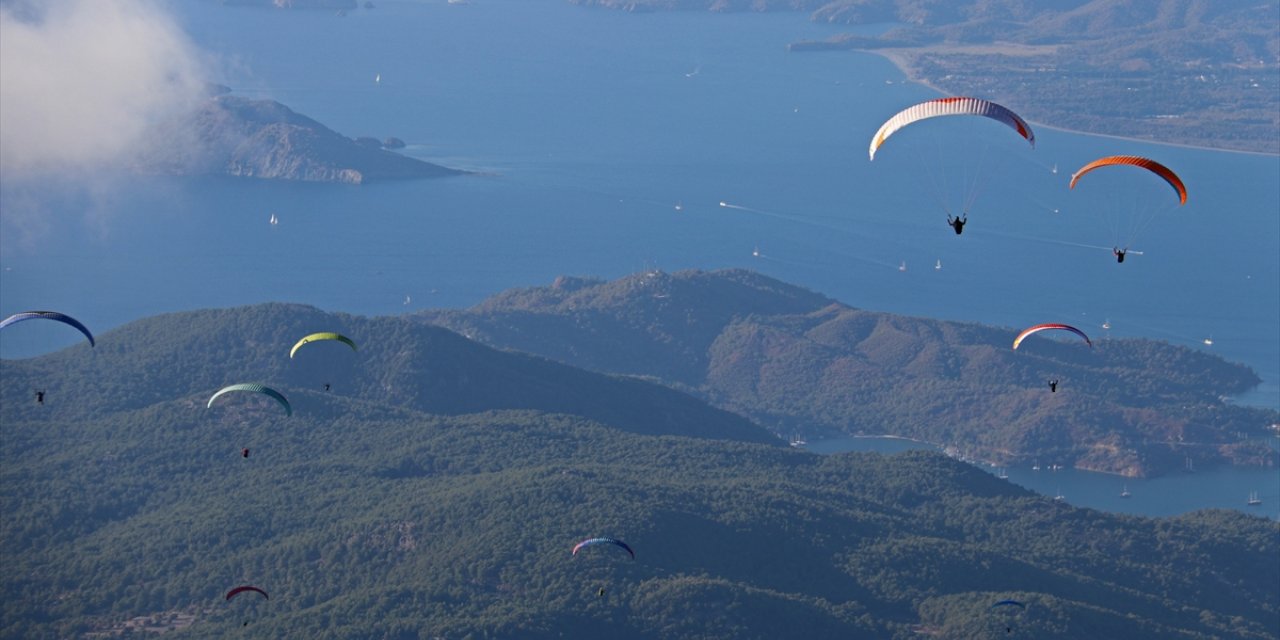 Muğla'da 24. Uluslararası Ölüdeniz Hava Oyunları Festivali devam ediyor