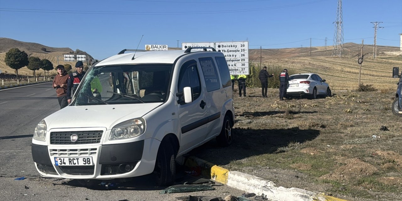 Sivas'ta trafik kazasında 8 kişi yaralandı