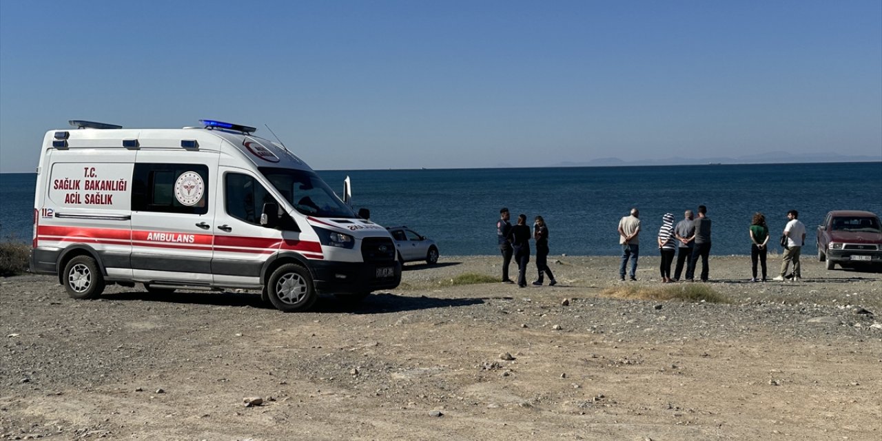 Hatay'da denizde mahsur kalan 2 balıkçı kurtarıldı