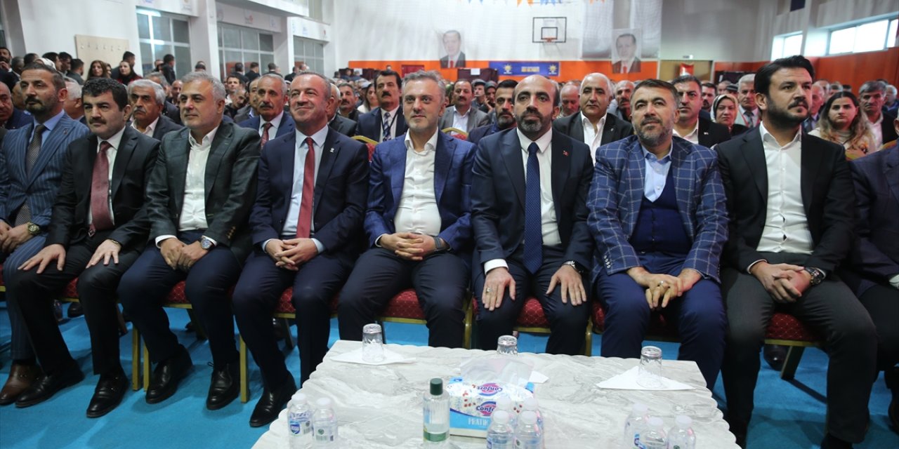 AK Parti Genel Başkan Yardımcısı Kandemir, Hakkari'de Merkez İlçe Kongresi'nde konuştu: