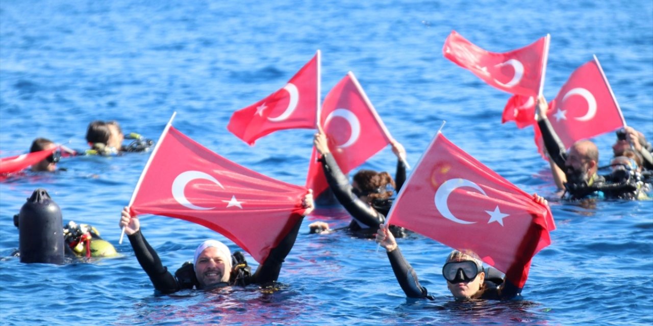 Antalya'da "Ecdadın Yolunda Cumhuriyet'e Saygı Yürüyüşü" yapıldı