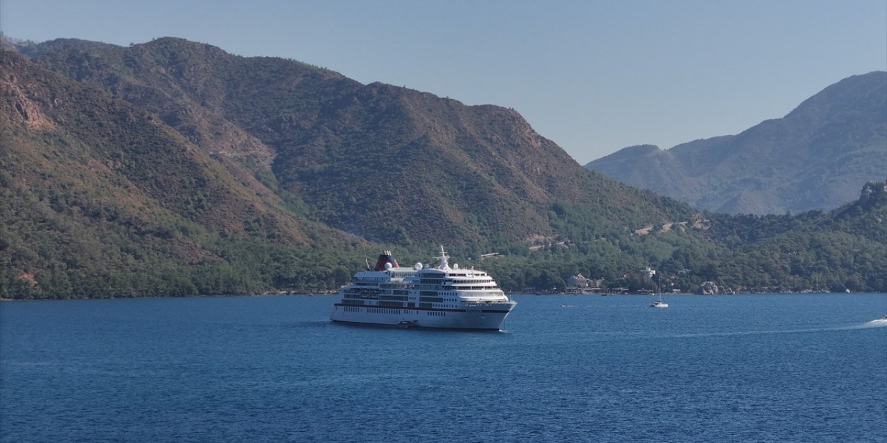 Yolcu gemileri "Marella Discovery" ve "Europa" Marmaris'e geldi