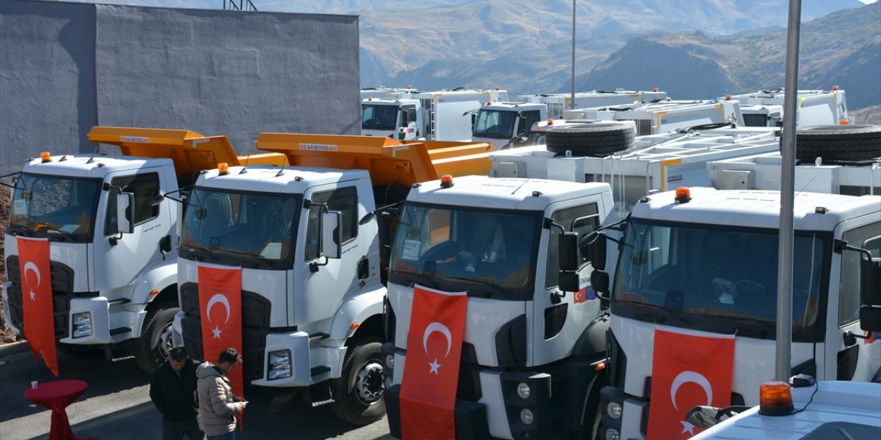 Hakkari'de temizlik işlerinde kullanılacak 37 araç hizmete alındı