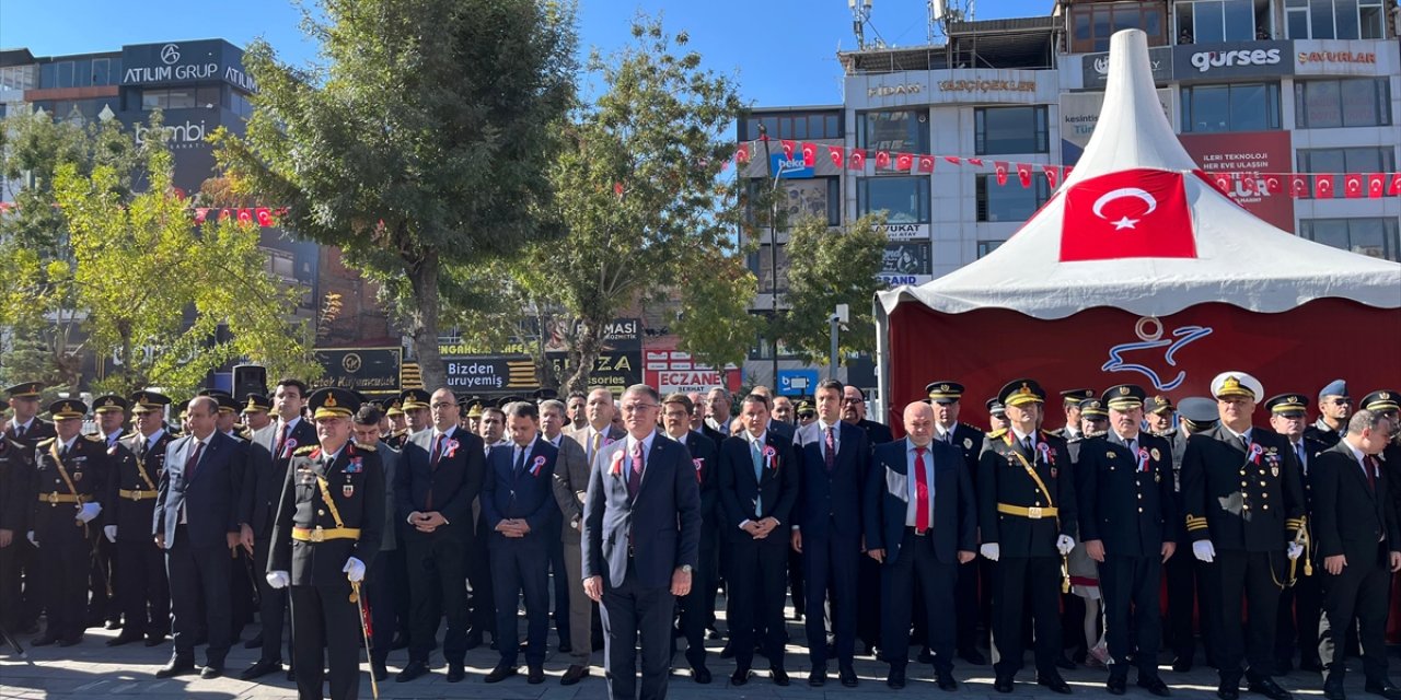 Van, Bitlis, Muş ve Hakkari'de Cumhuriyet'in 101. yıl dönümü kutlanıyor