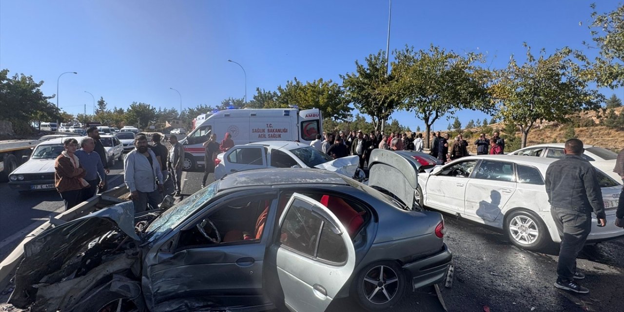 Şanlıurfa'da zincirleme trafik kazasında 7 kişi yaralandı