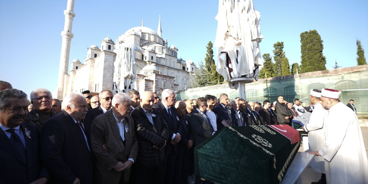 İYİ Parti Genel Başkanı Dervişoğlu, iş adamı Mehmet Gül’ün cenaze törenine katıldı