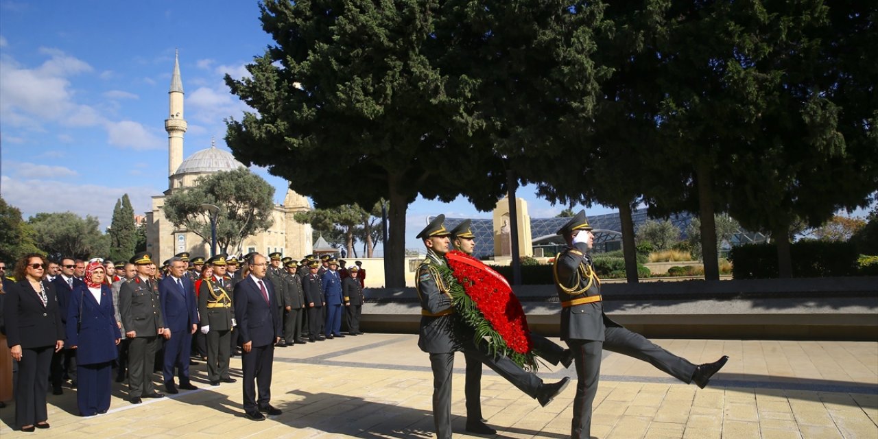 Bakü Türk Şehitliği'nde Türkiye Cumhuriyeti'nin 101. yılı dolayısıyla tören düzenlendi