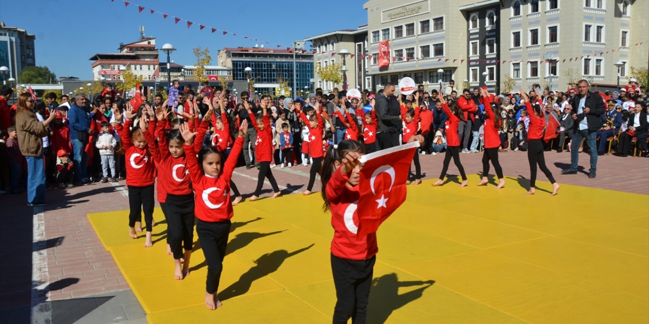 Van, Hakkari, Bitlis ve Muş'ta Cumhuriyet'in 101. yıl dönümü kutlamaları