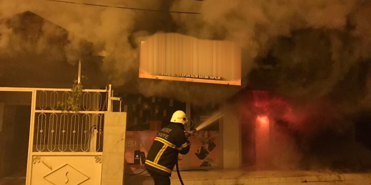 Hatay'da iş yerinin kundaklanması güvenlik kamerasında