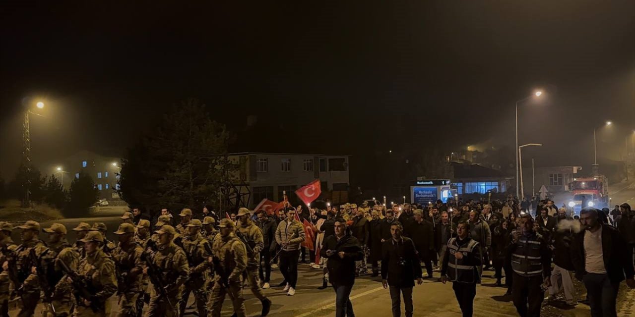 Kars ve Ağrı'da fener alayı düzenlendi