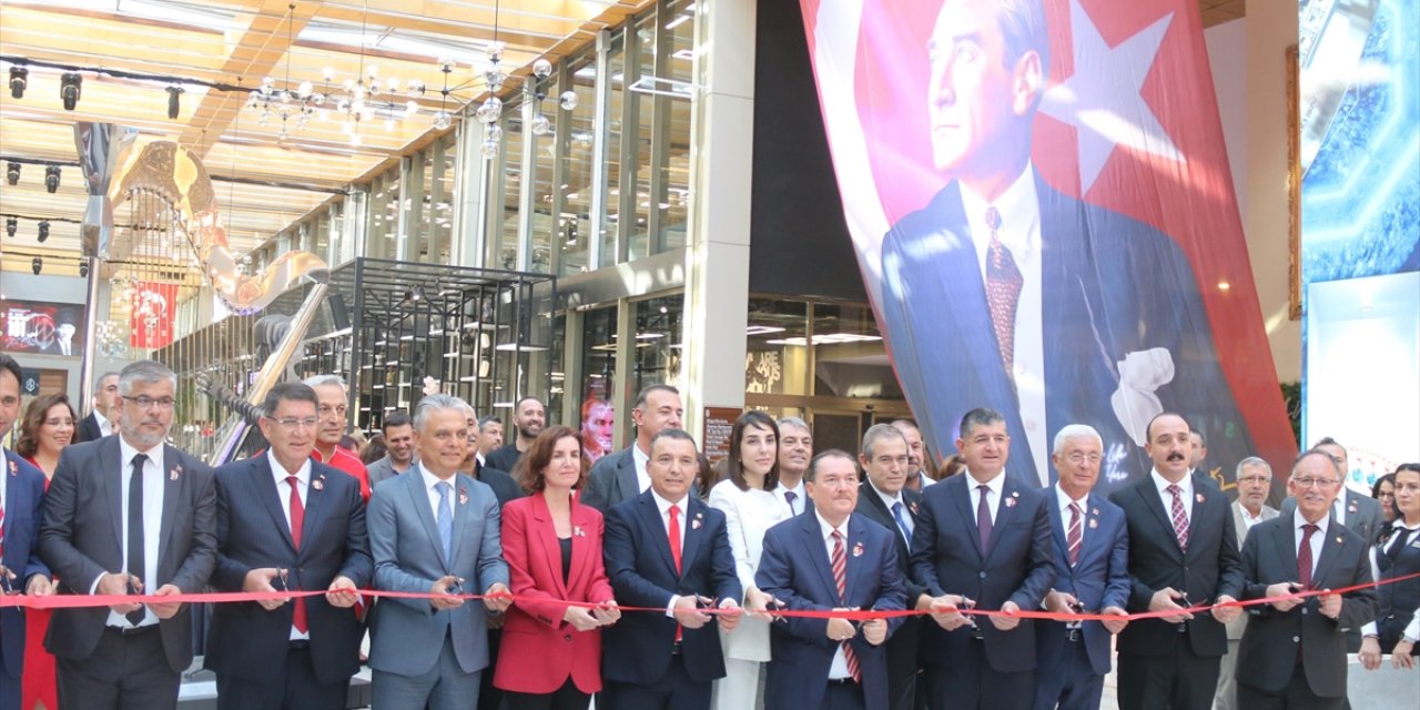 Antalya'da "Cumhuriyet'in 101. yılında Gazete ve Fotoğraf Sergisi" açıldı