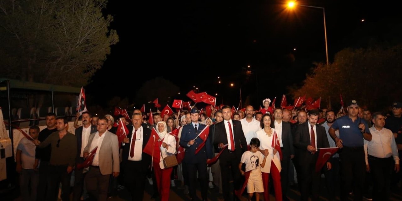 Kaş’ta fener alayı düzenlendi