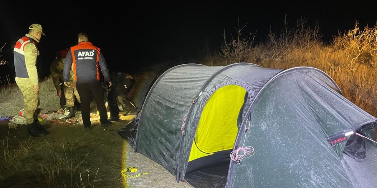 Nemrut Kalderası'nda ayı saldırısı nedeniyle mahsur kalan turist ekiplerce kurtarıldı