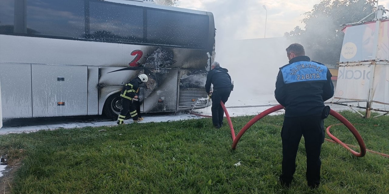 Tekirdağ'da yolcu otobüsünde çıkan yangın söndürüldü