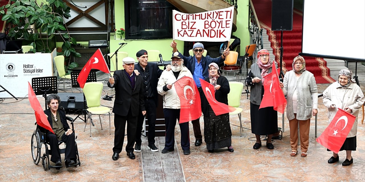 Samsun'da "Cumhuriyet'in çınarları" programı düzenledi