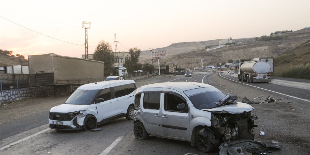 Şırnak'ta zincirleme trafik kazasında 2 kişi yaralandı