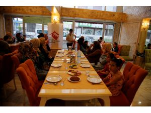 Suriyeli yetim çocuklara iftar
