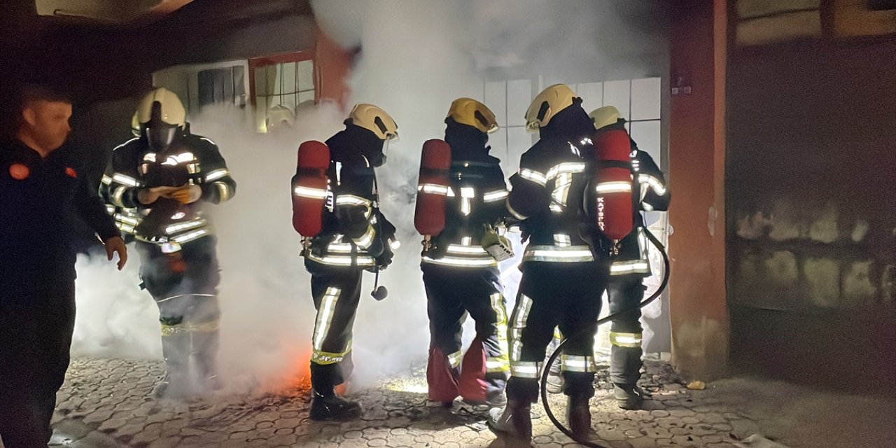 Kayseri'de ayakkabı imalathanesinde çıkan yangın söndürüldü