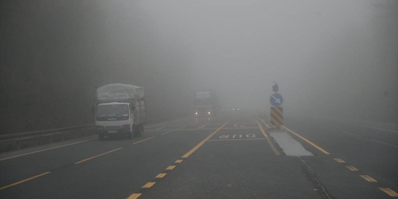 Bolu Dağı'nda sis hakim oldu