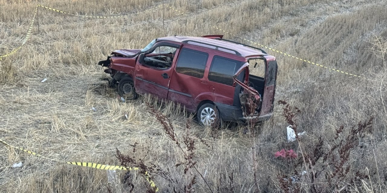 Bilecik'te trafik kazası yapmış bir araçta 2 ceset bulundu