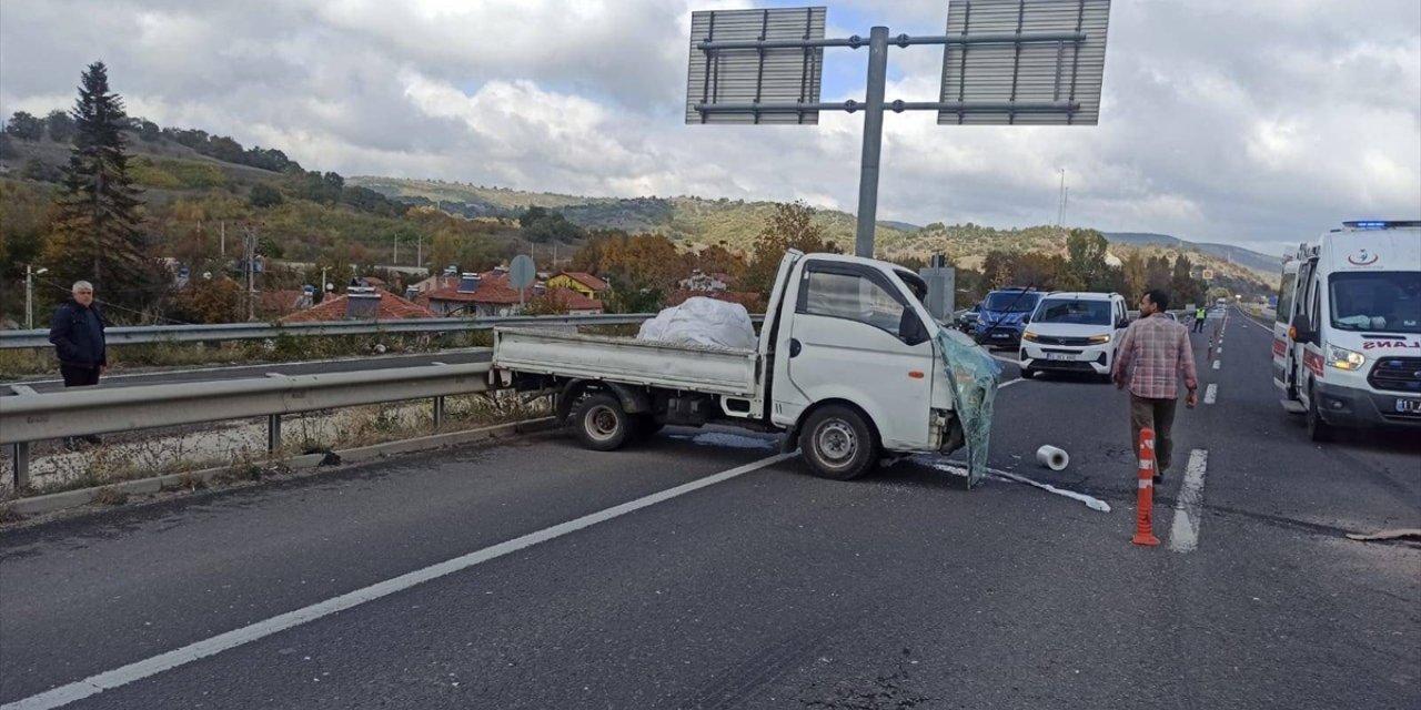 Bilecik'te zincirleme trafik kazasında 2 kişi yaralandı