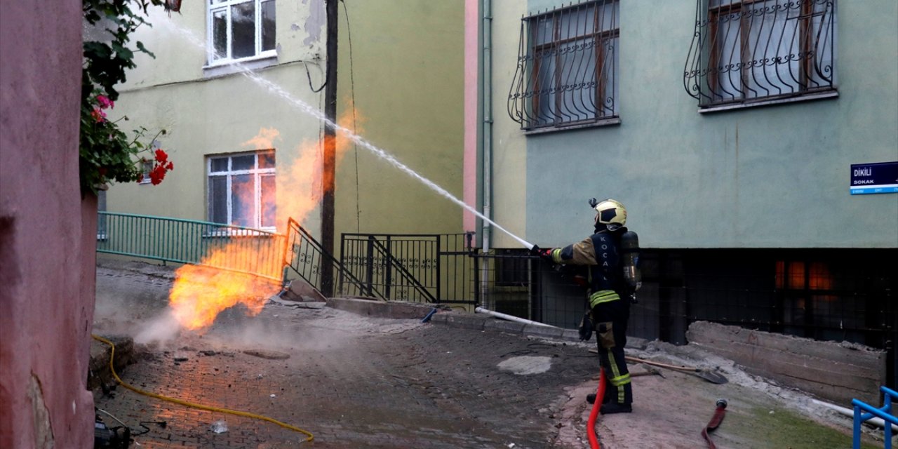 Kocaeli'de doğal gaz dağıtım hattında çıkan yangın söndürüldü