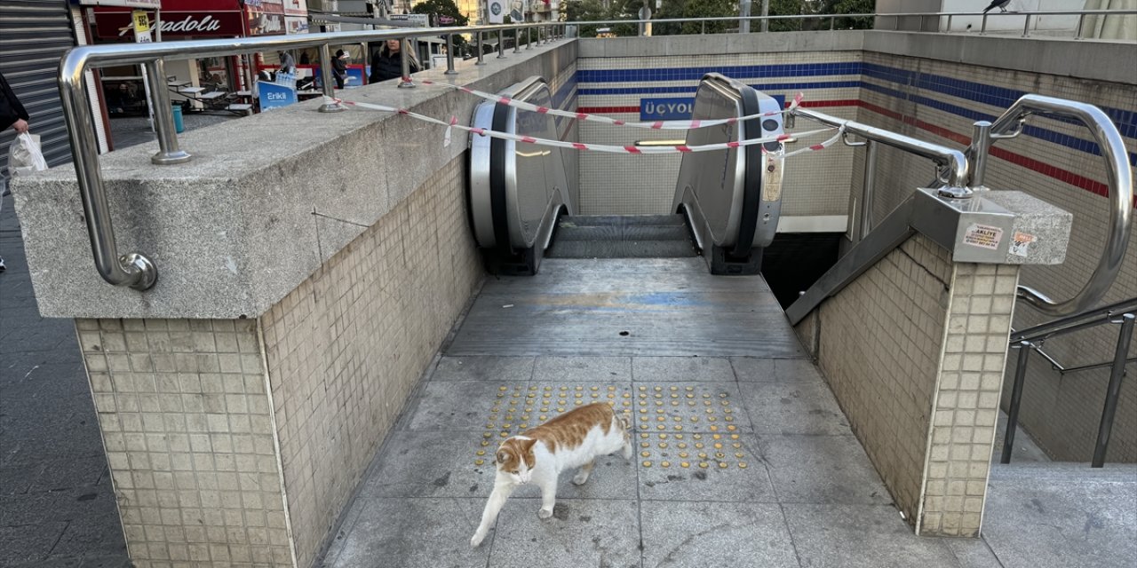 İzmir Metrosu'nda bazı yürüyen merdivenlerin çalışmaması tepkilere neden oluyor