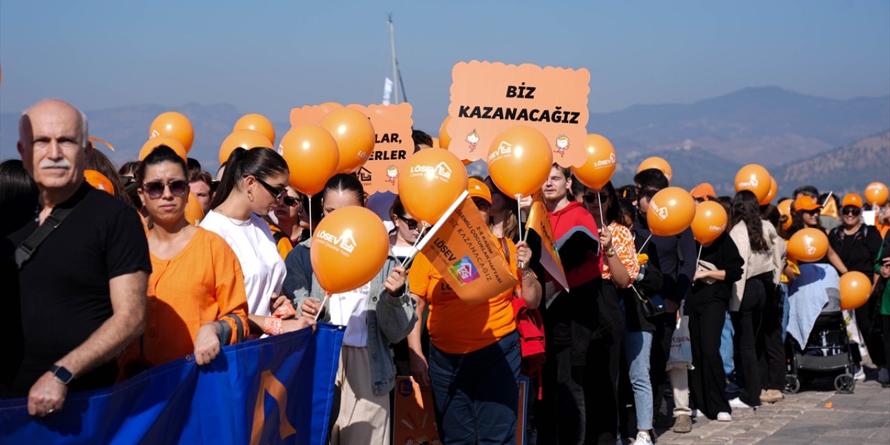 Lösemi farkındalığı kapsamında İzmir'de turuncu yürüyüş düzenlendi