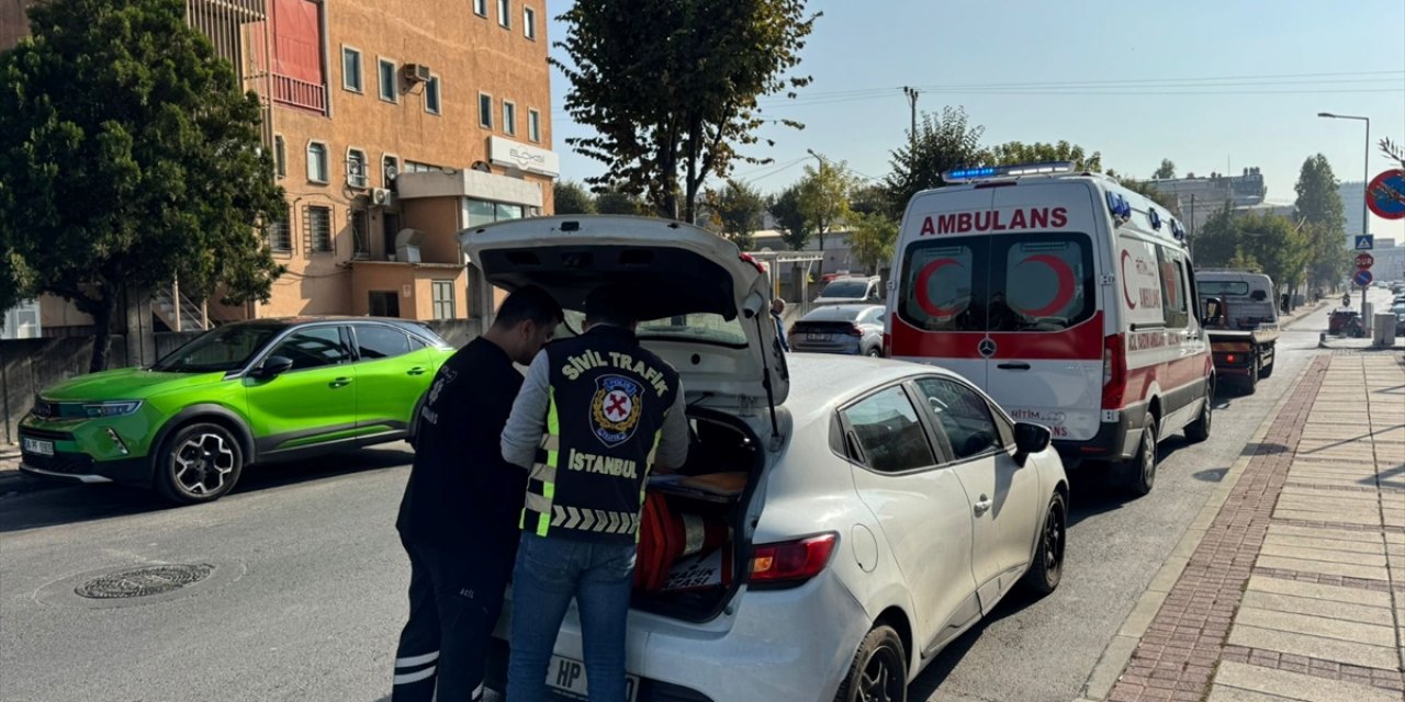 İstanbul'da otomobilin yol vermediği ambulansın belgesiz olduğu tespit edildi