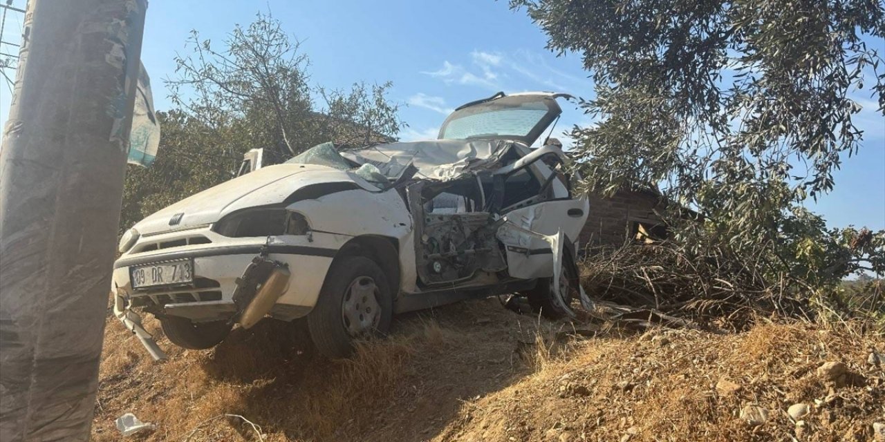 Aydın'da elektrik direğine çarpan otomobilin sürücüsü yaşamını yitirdi