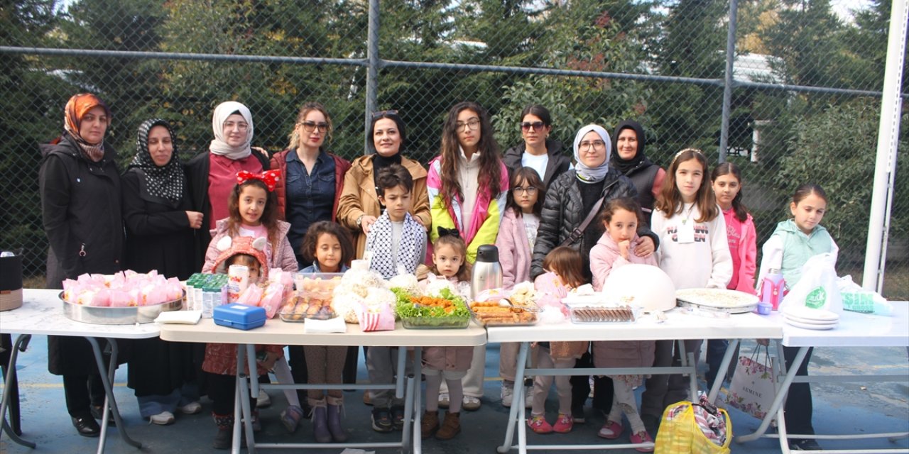 Van'da çocuklar Filistin yararına kermes düzenledi