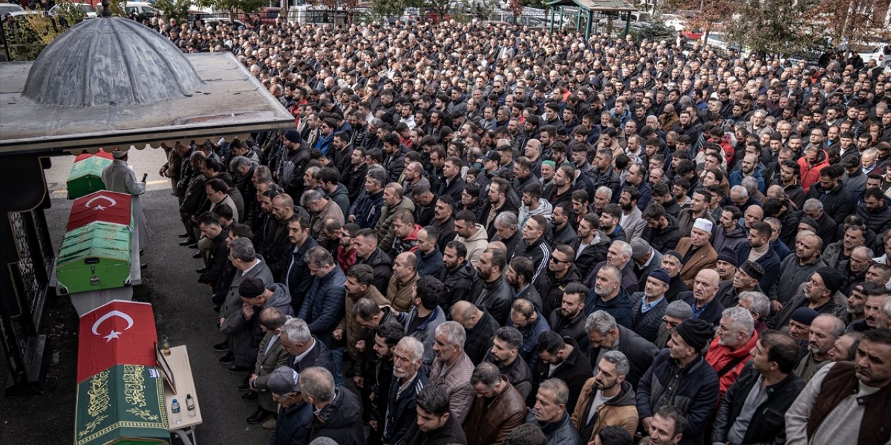 Erzurum'daki trafik kazasında ölen 3 kişi toprağa verildi