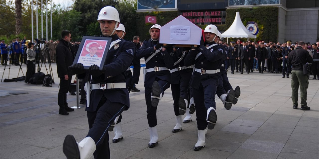 İstanbul'da trafik kazasına müdahale ederken şehit olan polis için tören düzenlendi