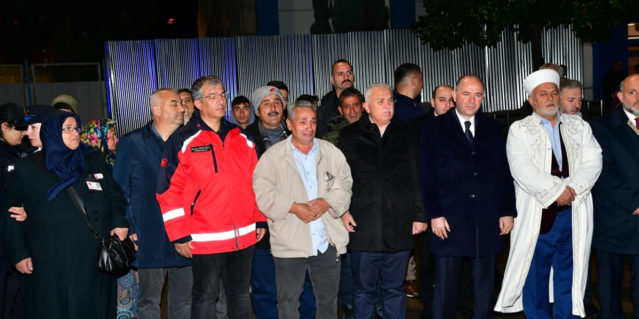 İstanbul'da trafik kazasına müdahale ederken şehit olan polisin cenazesi Trabzon'a getirildi